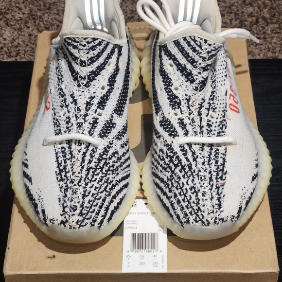 Adidas Yeezy Boost 350 V2 in White and Black - Picture 4 of 7